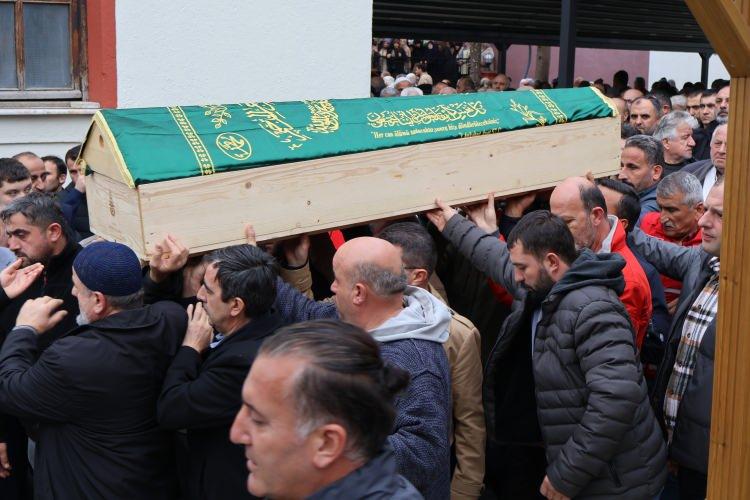 <p>İnebolu Cumhuriyet Başsavcılığınca yürütülen soruşturma kapsamında Huriye Helvacı'nın (43) kayıp cep telefonuna, Kastamonu İl Jandarma Komutanlığı ekiplerinin çalışması sonucu Köseali köyündeki ormanlık alanda ulaşıldı.</p>

<p> </p>
