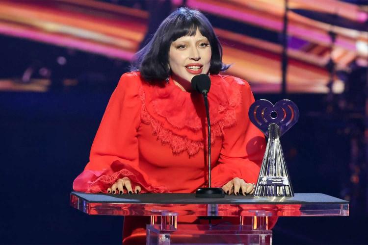 <p><span style="color:#FF0000"><strong>"TAMAMEN ÇÖKMÜŞTÜM"</strong></span></p>

<p><strong>Filmin çekim sürecinin, kariyerinin en yoğun dönemlerinden birine denk geldiğini ifade eden ünlü sanatçı, şöyle konuştu:</strong></p>

<p><strong>"Bir gün kız kardeşim bana 'Artık ablamı göremiyorum' dedi. O an turu iptal ettim. Psikiyatrik destek almak için hastaneye gittim. </strong></p>
