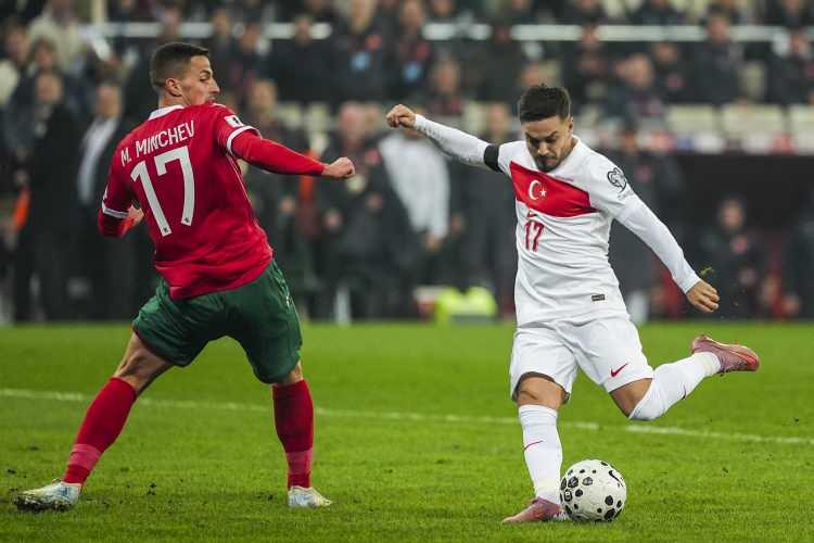 <p>Türkiye, bu sonuçla grupta ilk iki sırada yer almayı garantiledi ve play-off’a katılmaya hak kazandı.</p>
