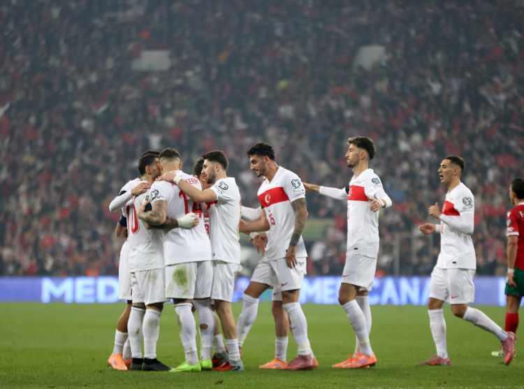 <p>Milli takım grubunu ilk sırada bitirirse Dünya Kupası'na direkt katılım hakkı elde edecek.</p>
