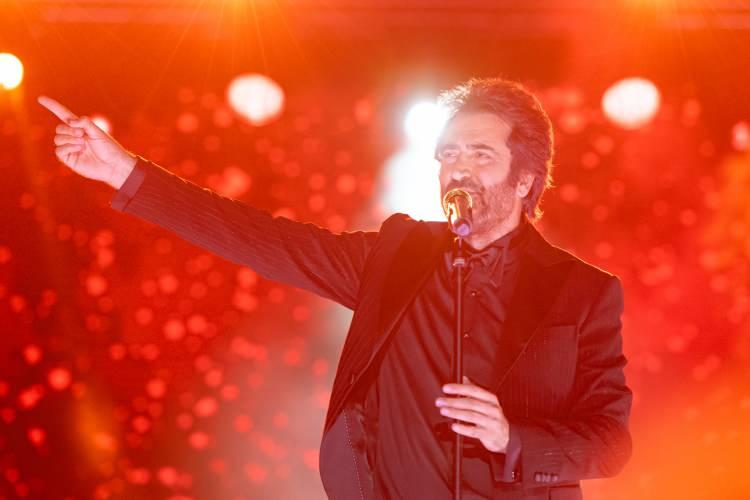 <p><strong>Uzun yıllardır hem sinema hem de müzik dünyasında aktif olarak çalışmalarına devam eden Kırmızıgül, hafta sonu Kıbrıs'ta verdiği konser öncesi konuyla ilgili görüşlerini paylaştı.</strong></p>
