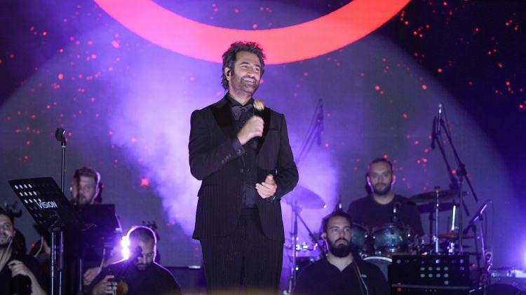 <p><span style="color:#FF0000"><strong>"KALICI OLAN SİNEMADIR"</strong></span></p>

<p><strong>"Sinema oyunculuğu kutsaldır" diyen Kırmızıgül, şöyle konuştu:</strong></p>

<p><strong>"Kalıcı olan sinemadır. Oyunculara hep 'Sinemaya sadece para olarak bakmayın' diyorum. Çünkü sinema bir mirastır, zamanla değeri artar."</strong></p>
