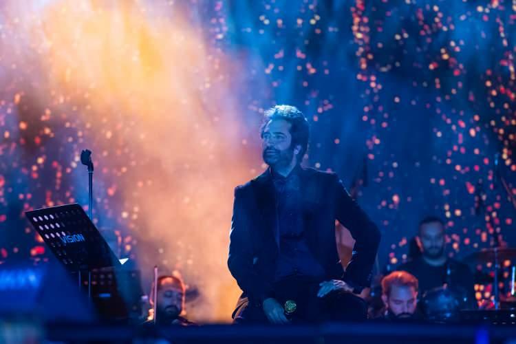 <p><span style="color:#FF0000"><strong>"BÜYÜK SERVETLER KAZANABİLECEKKEN O PARALARI SİNEMA İÇİN ELİMLE İTTİM"</strong></span></p>

<p><strong>Sinemaya duyduğu bağlılığın maddi kazançtan çok daha büyük bir değer olduğunu sözlerine ekleyen Kırmızıgül, "17 yıl boyunca büyük servetler kazanabilecekken, sinema için elimle ittim o paraları.</strong></p>
