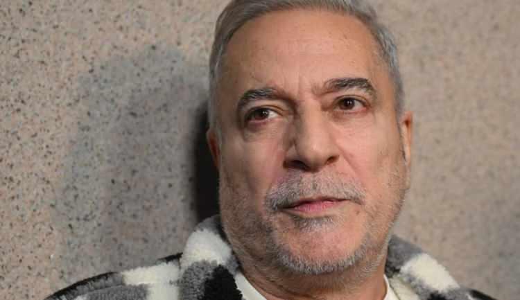 <p><span style="color:#FF0000"><strong>"HİÇ ÇALIŞMASAM DA OLUR"</strong></span></p>

<p><strong>Maddi olarak güç kaybetmediğini söyleyen Erbil, "Benim hiç çalışmasam da bana, çocuklarıma, torunlarıma yetecek kadar servetim var. 17 yaşındaki çocuğum yurt dışında okuyacak. Onun bile yatırımını önceden yaptım." dedi.</strong></p>
