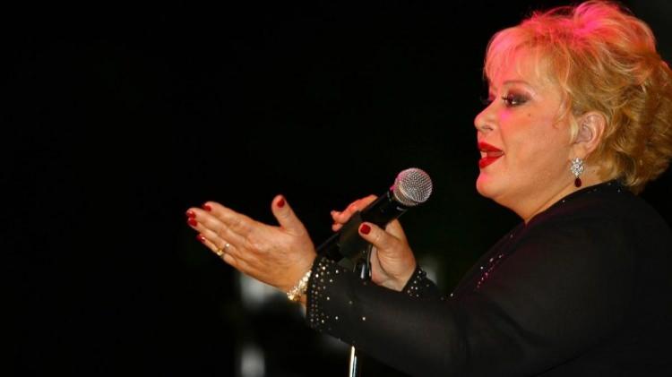 <p><strong>VASİYETİ YERİNE GETİRİLECEK</strong></p>

<p>Hayatı boyunca babasız büyümenin izlerini taşıyan ve boksör babası Oktay Altıoklar'a bağlılığını her fırsatta dile getiren Abacı, vasiyetinde onun yanına gömülmek istediğini belirtmişti. Ailesi, bu vasiyet doğrultusunda sanatçının Ankara'daki aile mezarlığına defnedileceğini açıkladı.</p>
