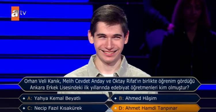 <p><strong>Genç yarışmacı, yanıt verseydi "D- Ahmet Hamdi Tanpınar" seçeneğinde karar kılmak istediğini söyledi.</strong></p>
