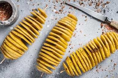 <p><span style="color:#800080"><strong>6- Açıkta kızartılan patates ve börek</strong></span></p>

<p>Yağın kaçıncı kez kullanıldığı bilinmediğinden oksitlenmiş yağ ve trans yağ riski bulunuyor.</p>
