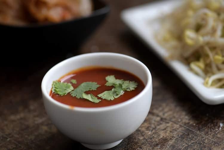 <p><span style="color:#B22222"><strong>AÇIKTA KALAN SOSLAR  (mayonez, ketçap, yoğurt sos)</strong></span></p>
