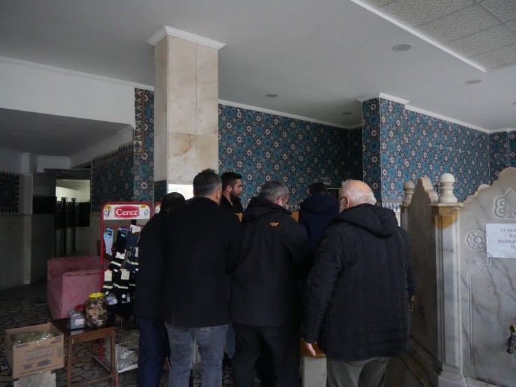 <p>Anne Huriye ve oğlu Osman Helvacı'nın cenazesi, yarın ikinci namazını müteakip kılınacak cenaze namazı sonrasında ilçede bulunan Bahçe Mezarlığında aile kabristanına defin edilecek.</p>
