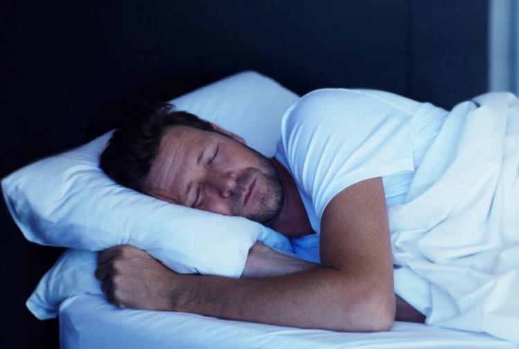 <p>2023’te yayımlanan bir çalışmaya göre yetersiz veya düzensiz uyku, biyolojik yaş göstergelerini ortalama 5 ila 7 yıl hızlandırıyor.</p>
