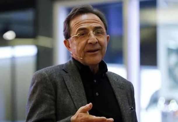 <p>Osman Müftüoğlu’na göre uyku, yalnızca dinlenmek için değil; biyolojik yaşımızı doğrudan belirleyen en önemli yaşam alışkanlıklarından biri. Bilimsel araştırmalar, doğru uyku düzeninin vücudu gençleştirirken, hatalı uyku davranışlarının yaşlanma sürecini hızlandırdığını gösteriyor. </p>
