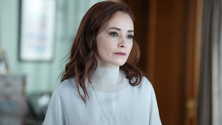 <p><strong>APAR TOPAR HASTANEYE KALDIRILDI</strong></p>

<p>Kazanın ardından Özgü Namal, çocukları ve şoförü hemen hastaneye sevk edildi.</p>
