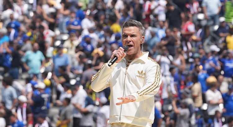 <p><strong>Aylardır giderek artan bulanık görmenin artık sahnedeki performansına da yansıdığını ifade eden Williams, sahnedeyken kendisini izleyenlerin yüzleri görmekte zorlandığını söyledi.</strong></p>
