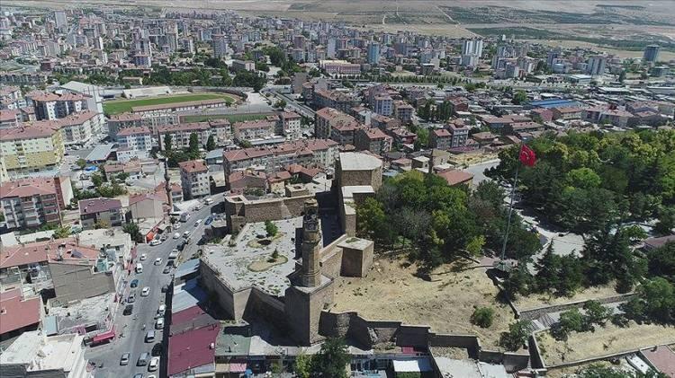 <p><span style="color:#B22222"><strong>Niğde: </strong></span></p>

<p> </p>

<p>Rakip il: Aksaray </p>
