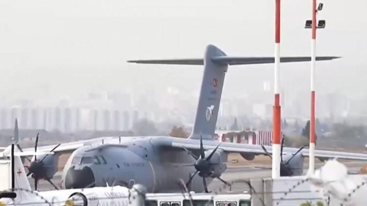 <p>Düşen uçağın enkaz kaldırma çalışmalarının yapılması bekleniyor. Enkaz parçaları da Türkiye'ye gönderilecek.</p>

<p>Şehitlerimizin naaşı Tiflis'ten A-400M uçağı ile yurda getirilecek.  Törenin ardından şehitlerimizin naaşları ailelerine teslim edilecek. </p>
