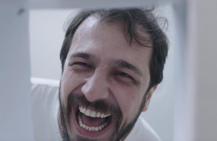 <p><span style="color:#800080"><em><strong>"Ben işin gerçeğini söylesem daha doğru olur. İlk ben takipten çıktım ve ben sevmediklerimi engelliyorum ve direkt engelledim.</strong></em></span></p>

<p><span style="color:#800080"><em><strong>O yüzden bu konuyu uzatmama gerektiğinin kanısındayım. Daha fazla onun hakkında konuşmak istemiyorum."</strong></em></span></p>
