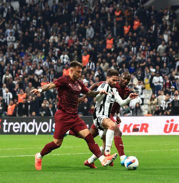 <p>Bu takımlar arasında en dikkat çekeni ise geçtiğimiz sezon küme düşen Hatayspor oldu.</p>
