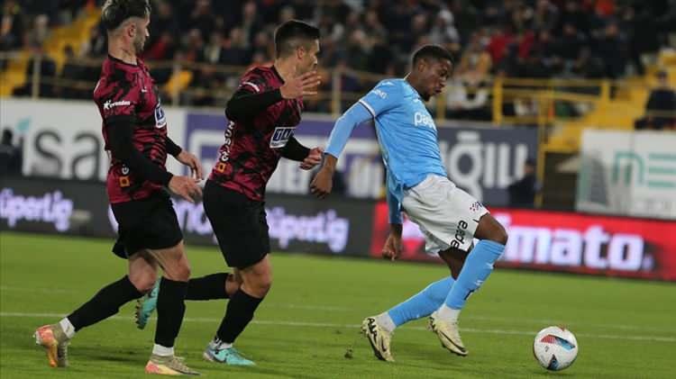 <p>Beşiktaş: 9<br />
Trabzonspor: 7<br />
Fenerbahçe: 2<br />
Galatasaray: 0</p>
