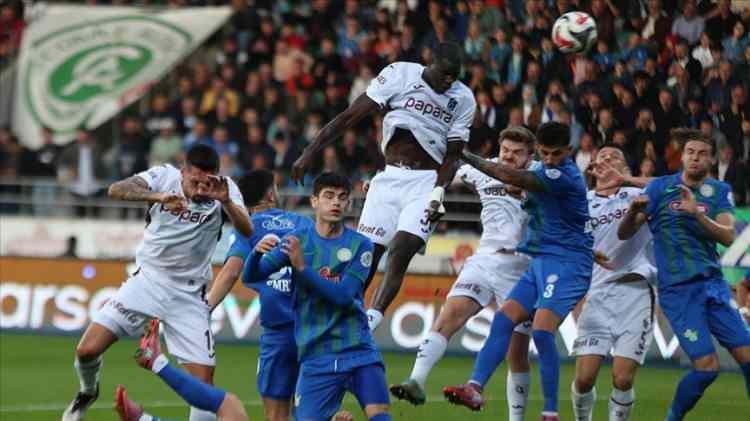 <p>Trabzonspor: 9 (puan)<br />
Beşiktaş: 4 <br />
Fenerbahçe: 0<br />
Galatasaray: 0</p>
