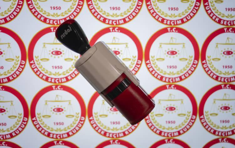 <p><span style="color:#B22222"><strong>ANKET SONUÇLARI ŞU ŞEKİLDE:</strong></span></p>

<ul>
</ul>
