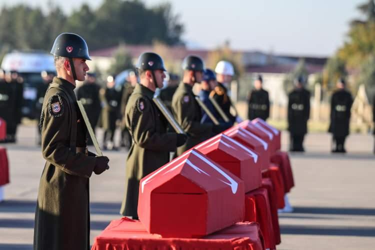 <p>Hava Pilot Üsteğmen Cüneyt Kandemir, Hava Uçak Bakım Astsubay Kıdemli Başçavuş Ümit İnce ve Hava Ulaştırma Uzman Çavuş Cem Dolapci'nin cenazeleri ise Ankara'da toprağa verilecek.</p>
