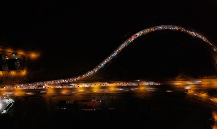 <p><span style="color:rgb(51, 51, 51)">Trafik yoğunluğunun artması üzerine İl Emniyet Müdürlüğü Bölge Trafik Denetleme Şubesi ekipleri güzergah genelinde tedbirlerini artırdı.</span></p>
