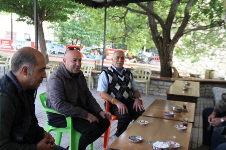 <p><span style="color:#B22222"><strong>"BÖYLE BİR İNSANIN PERTEK'TE OLMASI ÖRNEK TEŞKİL EDECEK BİR DURUM"</strong></span></p>

<p>Pertek ilçe sakinlerinden Hüseyin Tekin ise Pala Dayı'nın hem esnaflığı hem de kişiliği ile örnek olduğunu söyledi. Tekin, <strong>"Pala Dayı'nın sayesinde ucuz çay içiyoruz. </strong></p>
