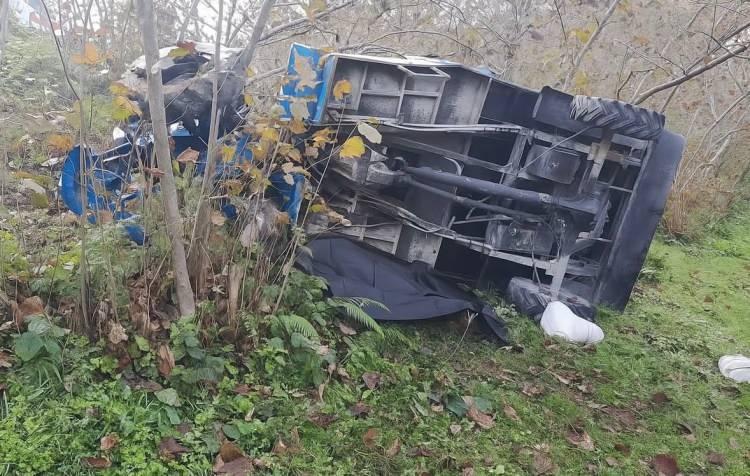 <p><strong><span style="color:rgb(178, 34, 34)">ORDU'DA TARIM ARACI, UÇURUMA YUVARLANDI; 1 ÖLÜ, 2 YARALI</span></strong></p>

<p>Ordu'nun Fatsa ilçesinde 'patpat' olarak bilinen tarım aracının uçuruma yuvarlandığı kazada 1 kişi öldü, 2 kişi yaralandı.</p>

<p> </p>
