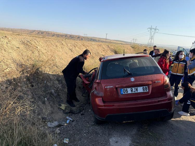 <p>Kaza, sabah saatlerinde, Kırşehir-Ortaköy kara yolu 15'inci kilometresinde meydana geldi. </p>
