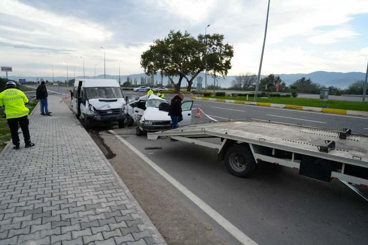 <p>Kazada otomobil sürücüsü Kemal Hırca olay yerinde hayatını kaybetti. </p>
