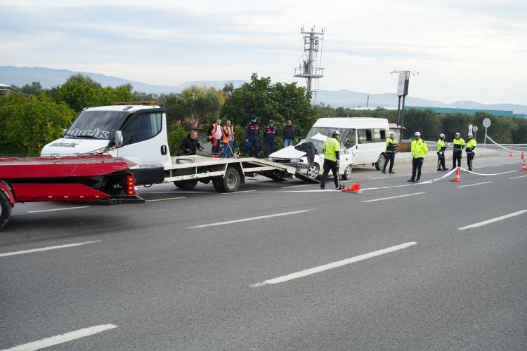 <p>Minibüste yolcu olarak bulunan E.C.A. (25), E.E. (26), T.U. (22) ve H.E. (23) ise yaralandı. </p>
