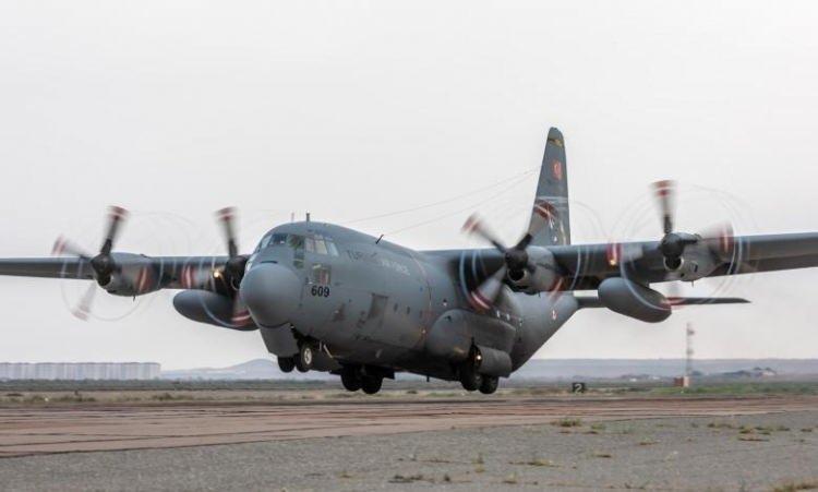 <p><span style="color:rgb(178, 34, 34)"><strong>13.15</strong></span></p>

<p><br />
Zafer Günü Etkinlikleri kapsamında Azerbaycan’da uçuş yapan F-16’ların 10 kişilik bakım ekibi ve çeşitli bakım malzemelerini taşıyan uçak, saat 13.15’te Merzifon’daki 5’inci Ana Jet Üs Komutanlığı’na dönmek üzere 20 personel ile tekrar kalktı.</p>
