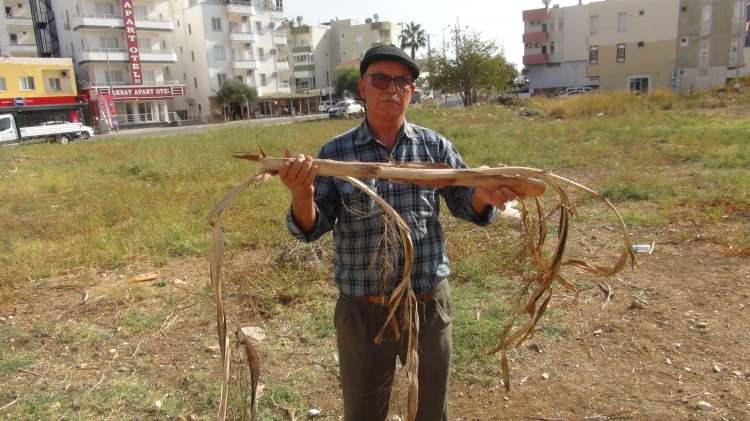 <p>Cep telefonu aracılığıyla da vatandaşlara yardımcı olan Dayıcık, ne miktarda su var ve kaç metrede olduğunu da yine tespit edebiliyor.</p>
