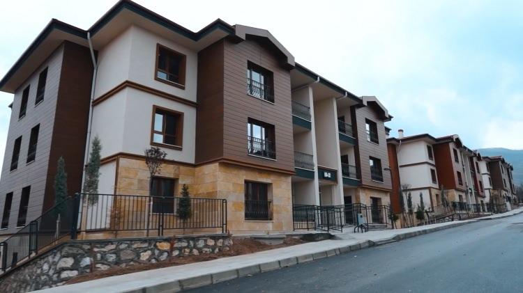 <p><span style="color:#B22222"><strong>KONTENJANLAR</strong></span></p>

<p><strong>Projede öncelik grupları için kontenjan ayrıldı:</strong><br />
 </p>

<p>Şehit aileleri, terör, harp ve vazife malulleri ile gaziler (Kıbrıs, Kore dâhil): %5<br />
 </p>

<p>Engelli vatandaşlar: %5<br />
 </p>

<p>Emekliler: %20<br />
 </p>

<p>3 ve daha fazla çocuklu aileler: %10<br />
 </p>

<p>Gençler (18–30 yaş): %20<br />
 </p>

<p>Diğer alıcı adayları: Genel kontenjan</p>
