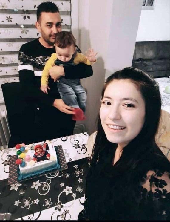 <p><span style="color:rgb(178, 34, 34)">'DENETİM YAPILDI, HİJYEN KURALLARINA UYGUN DENDİ'</span></p>

<p>Kokoreç dükkanı sahibi Ercan E. savcılık ifadesinde, "<strong>İş yeri bana aittir. Dükkanda bulunduğum sırada siparişle veya bu siparişlerin hazırlanmasıyla herhangi bir şekilde ilgilenmiyorum. İş yerinde kullanmış olduğumuz malzemeleri dükkana satan firmalar kendileri getiriyor. Biz sadece ödemesini yapıyoruz. Marketten alınan tavuk, sucuk ve kaşarı bazen kızım, bazen de ben alıyorum. Olayla ilgili iş yerime ailenin geldiği sırada ben yoktum. Aynı ürünleri günlük 300 - 400 farklı kişiye vermekteyiz. Bu zamana kadar herhangi bir şikayet olmadı. Ürünlerin hijyenine dikkat etmekteyiz. Hatta bu olayın 1 hafta kadar öncesinde bu iş yerinde denetim yapıldı ve ürünlerin hijyen kurallarına uygun olduğuna dair tutanak tuttular. Aynı iş yerinde bu aile gelmeden önce de kızımın aynı kokoreçten yediği görülmektedir</strong>’ dedi.</p>
