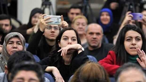 <p><span style="color:#FF0000"><strong>ATANAN ÖĞRETMENLER GÖREVE NE ZAMAN BAŞLAYACAK?</strong></span></p>

<p> </p>

<p>Ataması tamamlanan öğretmenler, güvenlik soruşturması ve arşiv araştırmasının tamamlanmasının akabinde 19 Ocak 2026 tarihi itibarıyla görevlerine başlayacak.</p>
