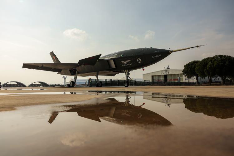 <p><strong>TÜRKİYE'NİN YÜKSELEN GÜCÜ PANİKLETTİ</strong></p>

<p>Bhol, İsrail'in Suriye sahasını Ankara'nın nüfuz geliştirme girişimlerine karşı koymak için kritik bir alan olarak gördüğünü belirtti. </p>
