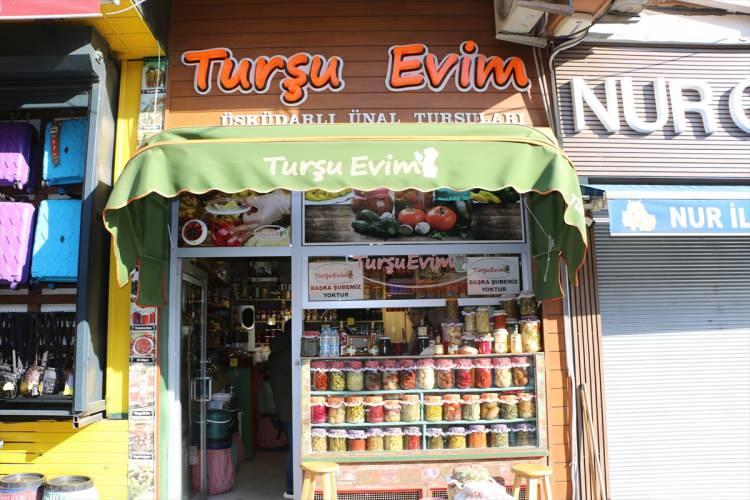 <p><span style="color:#A52A2A"><strong>"KEŞKE SİRKE VE LİMONDAN DOLAYI OLSAYDI"</strong></span></p>

<p> </p>

<p>Yaşadıkları bu durumu "<strong>Neşeli Günler" </strong>filmine benzetilmesini doğal karşıladığını söyleyen Balkandere, <strong>"Tekrardan yaşanmış bir hikaye ama maalesef keşke sirke ve limondan dolayı olsaydı. Ben bunların başıma geleceğini hiç düşünmemiştim. Bir kadın olarak yaşadığım süreç gerçekten çok zor."</strong> dedi. </p>
