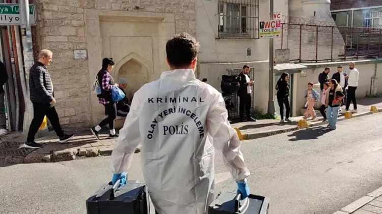 <p>Türkiye'nin gündeminde Böcek ailesi var... </p>

<p> </p>

<p>Almanya'dan İstanbul'a gelen 4 kişilik aileden, yaşam mücadelesi veren baba Servet Böcek de dün akşam saatlerinde hayatını kaybetti.</p>

<p> </p>
