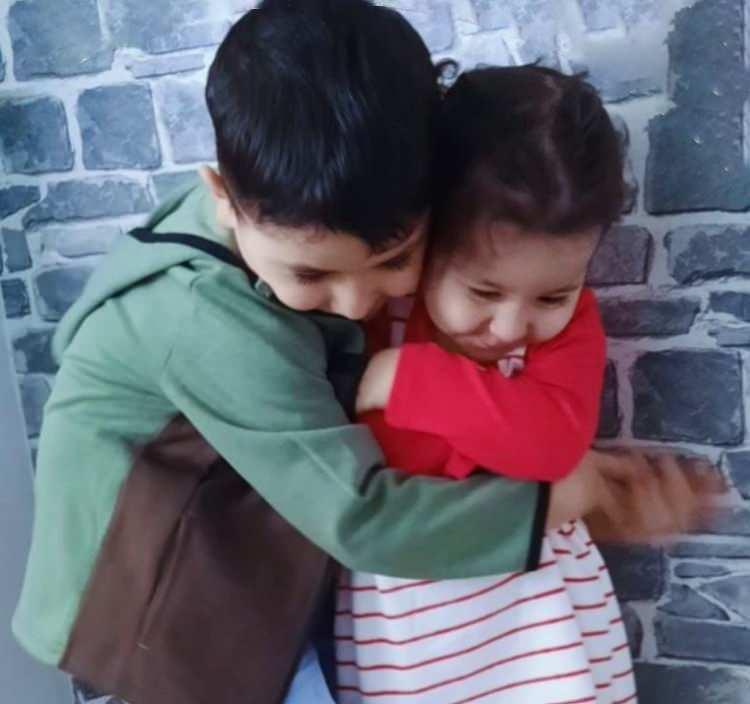 <p><span style="color:#B22222"><strong>4 TUTUKLAMA</strong></span></p>

<p> </p>

<p><br />
Ailenin ölümüne ilişkin soruşturma sürerken gözaltına alınan midyeci Y.D., lokumcu F.T., kokoreççi E.E. ile kafe işletmecisi F.M.O. tutuklandı.</p>

<p> </p>
