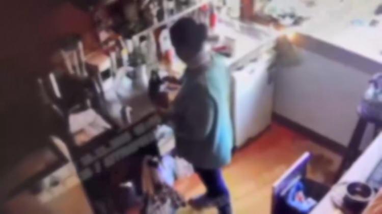 <p>Edinilen bilgiye göre; Ayben Özçilingir Turtura arkadaşıyla gittiği kafede Türk kahvesi siparişi verdi.</p>
