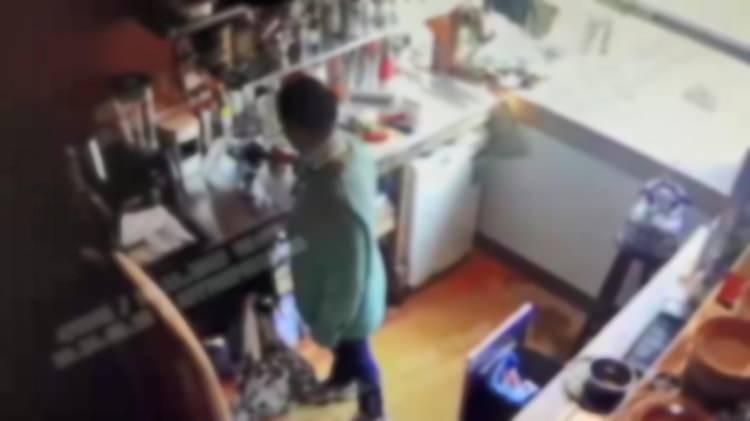 <p>Olay, 17 Kasım Pazartesi saat 13.00 sıralarında Ömer Avni Mahallesi’nde meydana geldi. </p>
