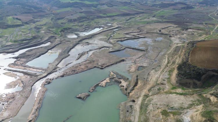 <p>Şişmanlar, Çokal Barajı'ndan su taşıma projesine başladıklarını söyleyerek, "Önemli projelerimizden biri de hemen yanı başımızda bulunan Çokal Barajı'nda yüzde 53 doluluk olması. DSİ'den aldığımız bilgilere göre yaklaşık 100 milyon metreküpün üzerinde bir su hacmi var. Bununla ilgili de proje çalışmamızı başlattık. Ama tabii bu biraz uzun sürecek bir proje. Öngörümüz 1-1,5 yıl içerisinde 1,5-2 milyarlık bir yatırımla o suyu Süleymanpaşa'ya kazandırmaya çalışıyoruz ki önümüzdeki yıllarda bu sorunları yaşamayalım" dedi.</p>

<p>(DHA)</p>

<p> </p>
