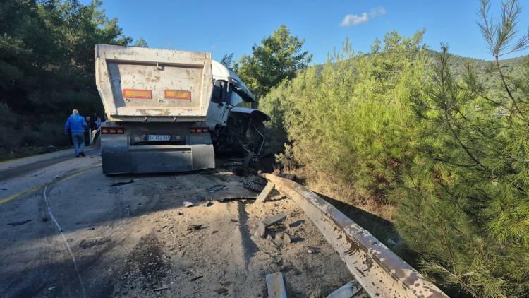 <p>Kaza, saat 10.00 sıralarında Muğla’nın Bodrum ilçesi Torba Mahallesi Gölköy istikametinde meydana geldi. </p>
