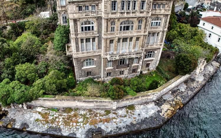 <p><span style="color:#B22222"><strong>130 yıllık şato mimarisiyle Boğaz’ın incisi</strong></span></p>

<p> </p>
