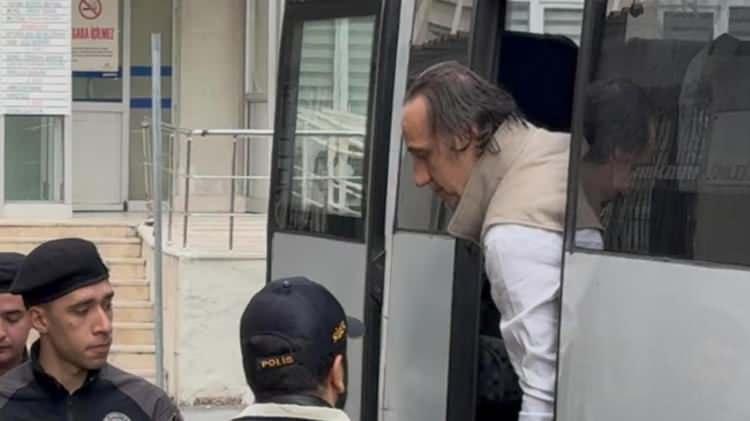 <p><span style="color:#B22222"><strong>8 KİŞİ TUTUKLANDI</strong></span></p>

<p> </p>

<p>İstanbul Sulh Ceza Hakimliği, Eyüpspor Kulübü Başkanı Murat Özkaya, Erkan Arslan, Nevzat Okat ve Yakup Yapıcı'nın arasında olduğu 8 şüphelinin tutuklanmasına karar verdi.</p>

<p>Hakimlik, şüpheliler Cihad Buyurgan, Miraç Yıldırım, Mustafa Özel, Sabri Emre Tekin, Şenol Bektaş ve Yasin Şen'in de arasında olduğu 11 şüpheli hakkında ise adli kontrol tedbiri uygulanmasına hükmetti.</p>
