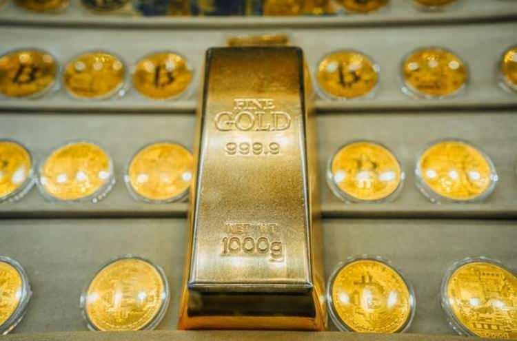 <p><strong>'NİSAN AYINDA 100 KG GÜMÜŞ ALABİLİRKEN ŞİMDİ 80 KG ALIYORSUNUZ'</strong></p>

<p>Bu ne demek oluyor? Altın gümüş rasyosu 100 seviyesinden 80 seviyesine gerileyince siz mesela Nisan ayında 1 kilogram altınla 100 kilo gümüş alıyordunuz. </p>

<p>O 1 kilogram altınınızı bugün 80 kilo gümüşle yerine koyabiliyorsunuz.</p>

<p>Aradaki artan 20 kilogram gümüş sizin karınız oldu. Bu işleme rasyo diyoruz. </p>
