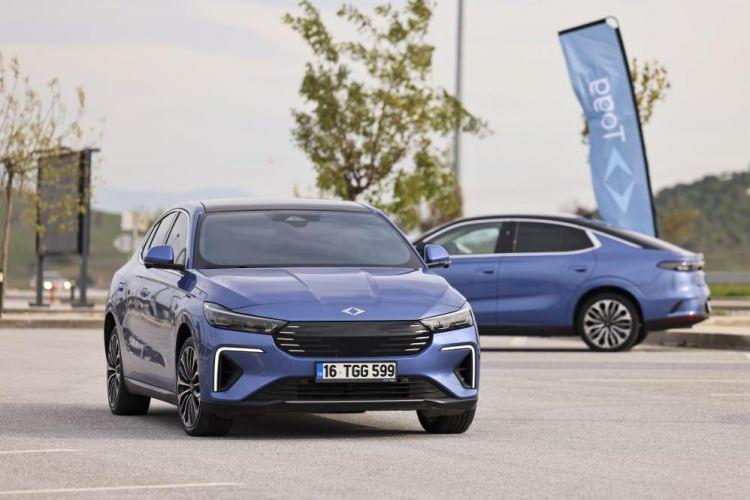 <p>Yolculuk sonrası gazetecilerin görüşlerinin de alındığı toplantıda Togg T10F ve Togg'un artan servis merkezi sayısı ve kısalan bakım süresi ile ilgili yapılan olumlu yorumlar dikkat çekti.</p>
