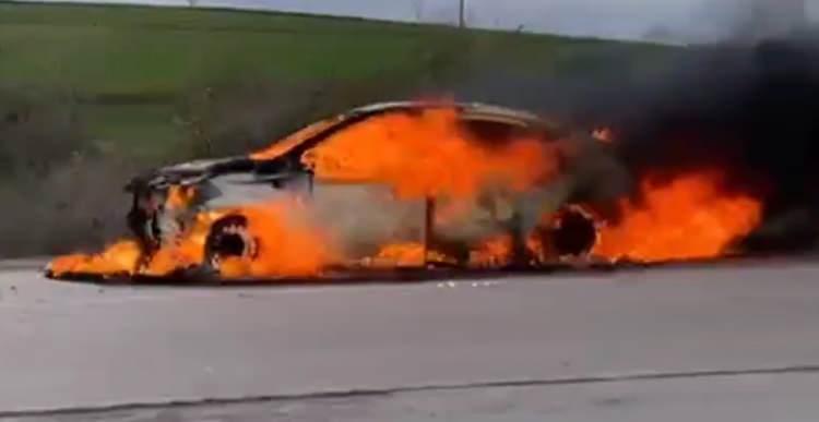 <p>Olay, saat 14.00 sıralarında Edirne-Lalapaşa D-100 kara yolunda Sinanköy sapağı yakınlarında meydana geldi. </p>
