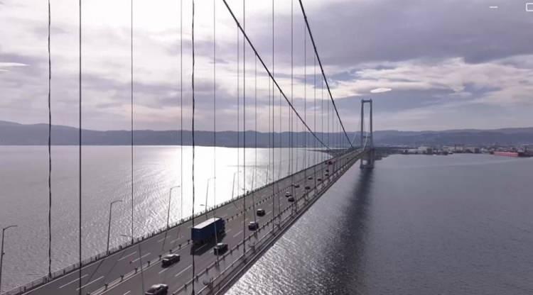 <p>Sabiha Gökçen Havalimanı Airport Otel'de gazetecilere teslim edilen araçlar, konvoy halinde yola çıktı. </p>
